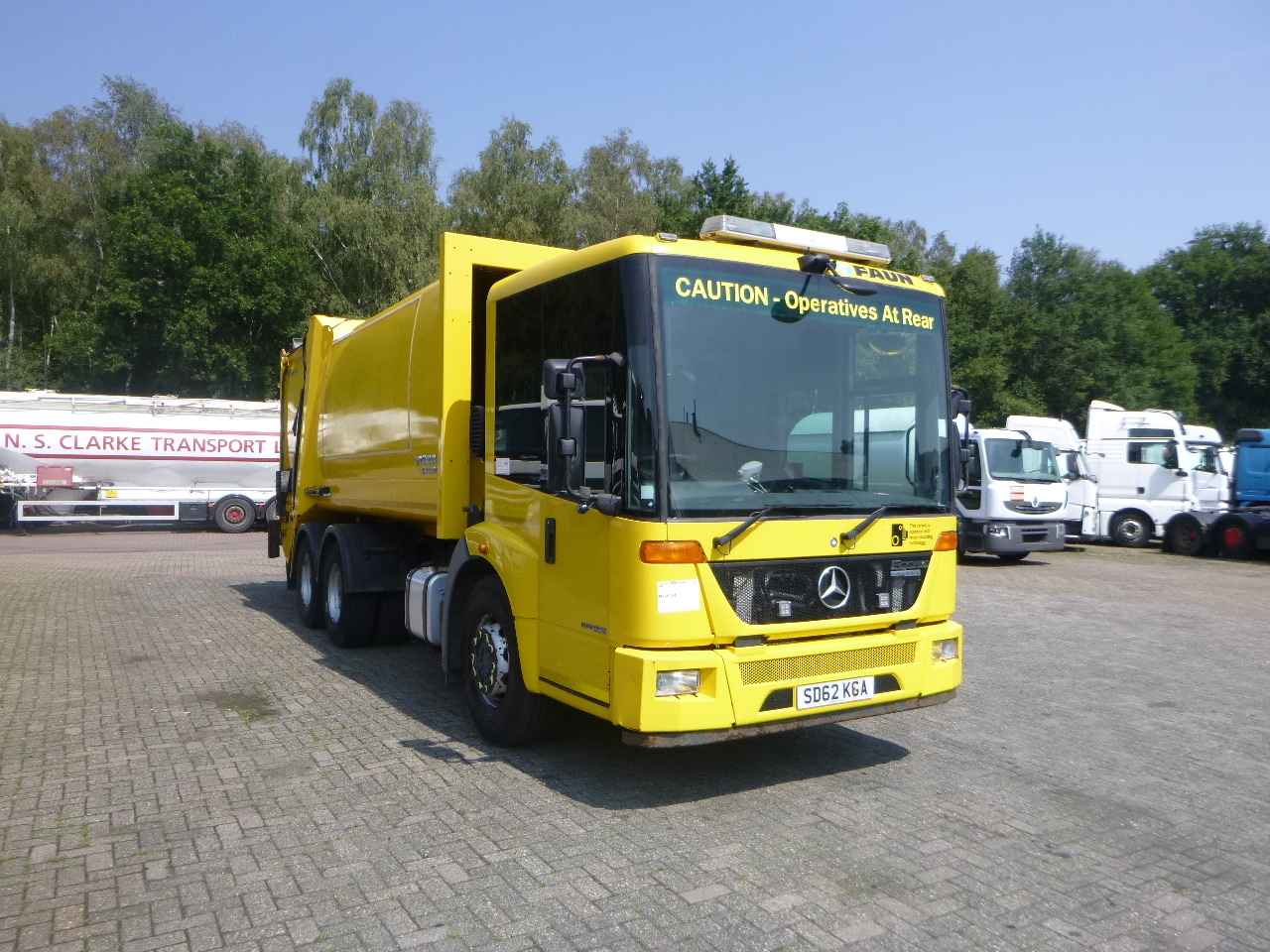 Garbage truck Mercedes Econic 2633 6x4 RHD Euro 5 EEV Faun Variopress refuse truck: picture 2