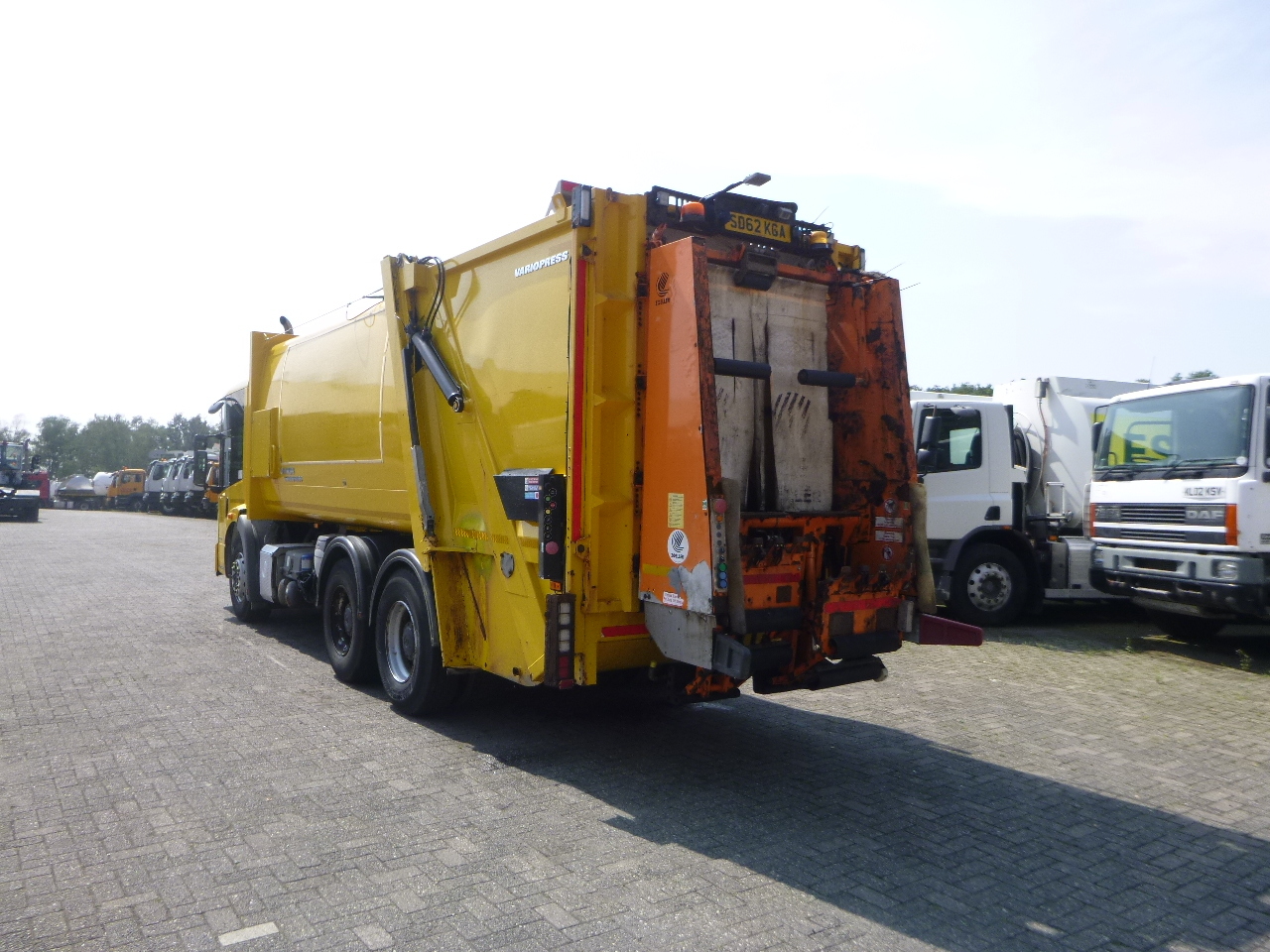 Garbage truck Mercedes Econic 2633 6x4 RHD Euro 5 EEV Faun Variopress refuse truck: picture 4