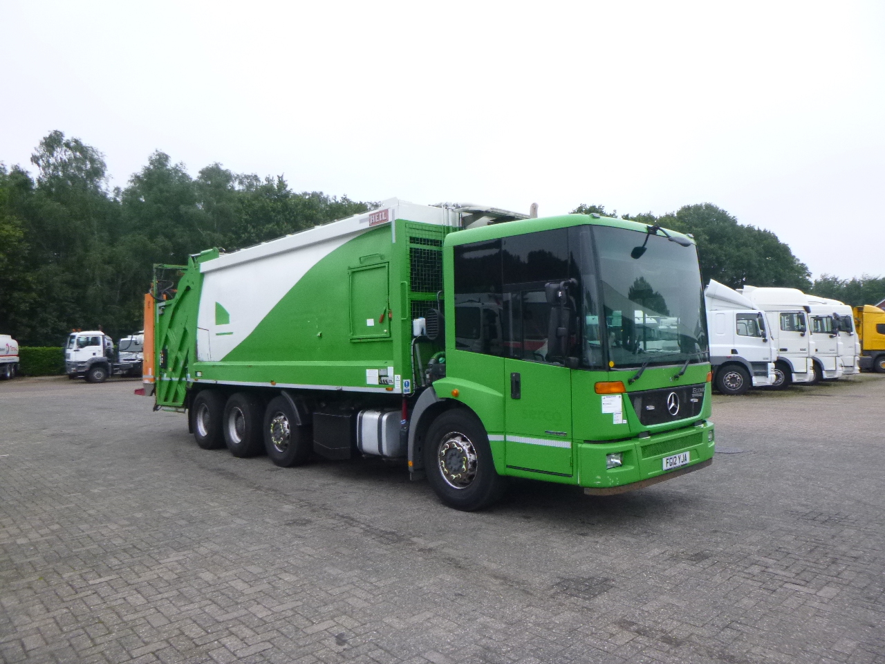 Garbage truck Mercedes Econic 3233 8X4 RHD Euro 5 refuse truck: picture 2