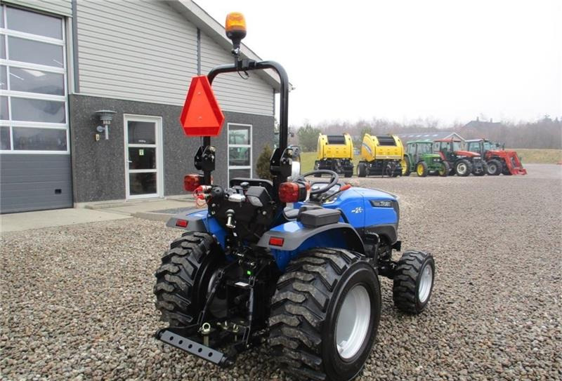 Municipal tractor Solis 26 6+2 Gearmaskine med servostyring og industrihju