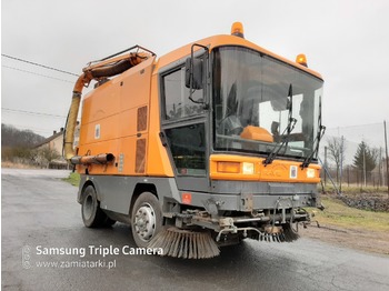 Road sweeper for transportation of garbage RAVO 540: picture 1