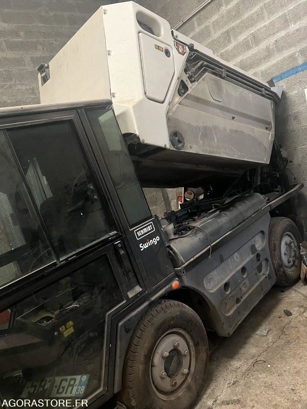 Road sweeper LOT DE DEUX BALAYEUSE SCHMIDT SWINGO 2001 ET 2003 + UNE BALAYEUSE BOSCHUNG 2001