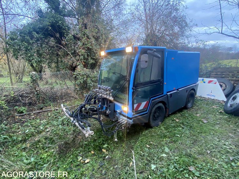 Road sweeper LOT DE DEUX BALAYEUSE SCHMIDT SWINGO 2001 ET 2003 + UNE BALAYEUSE BOSCHUNG 2001