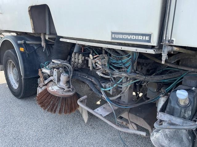 Road sweeper Mercedes Axor 1829