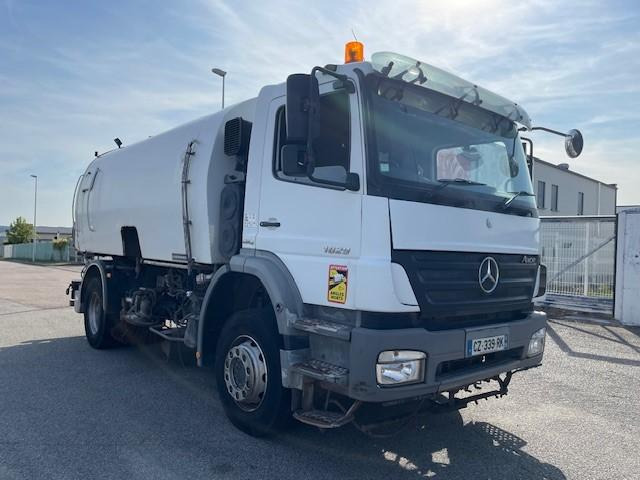 Road sweeper Mercedes Axor 1829