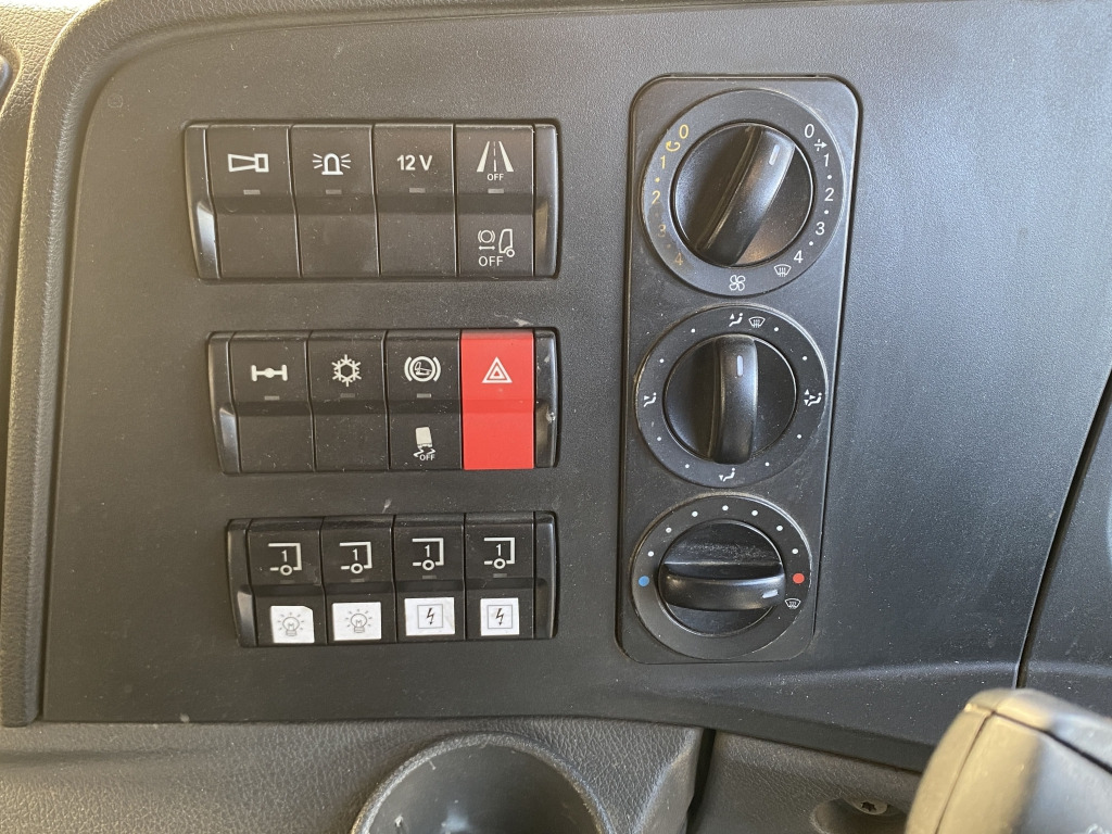 Road sweeper Mercedes-Benz 1323 LKO Atego