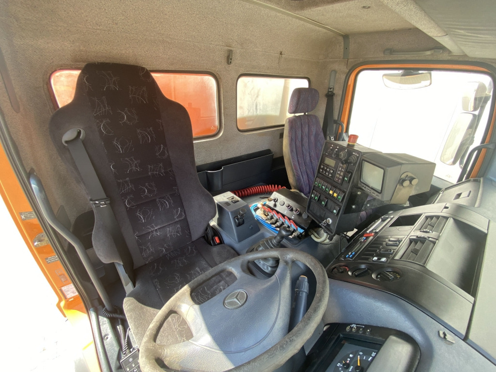 Road sweeper Mercedes-Benz 1523 L