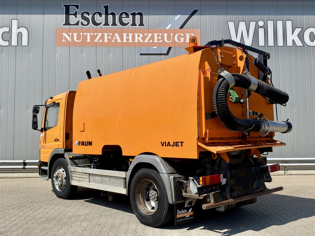Road sweeper Mercedes-Benz 1523 L