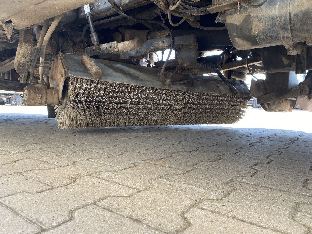 Road sweeper Mercedes-Benz 1523 L