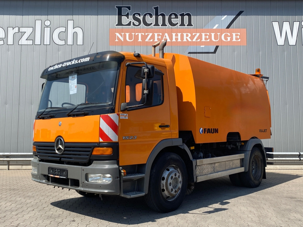 Road sweeper Mercedes-Benz 1523 L