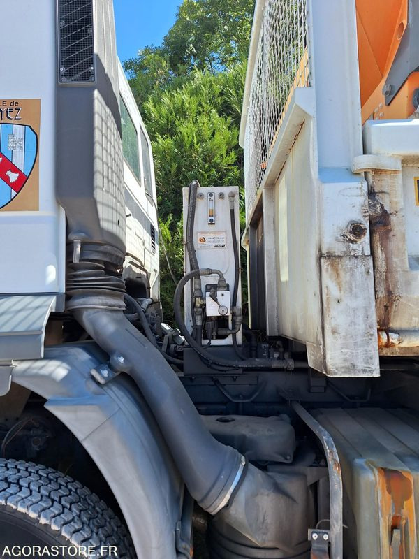 Snow removal vehicle IVECO TRACKER