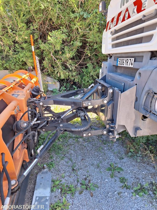 Snow removal vehicle IVECO TRACKER