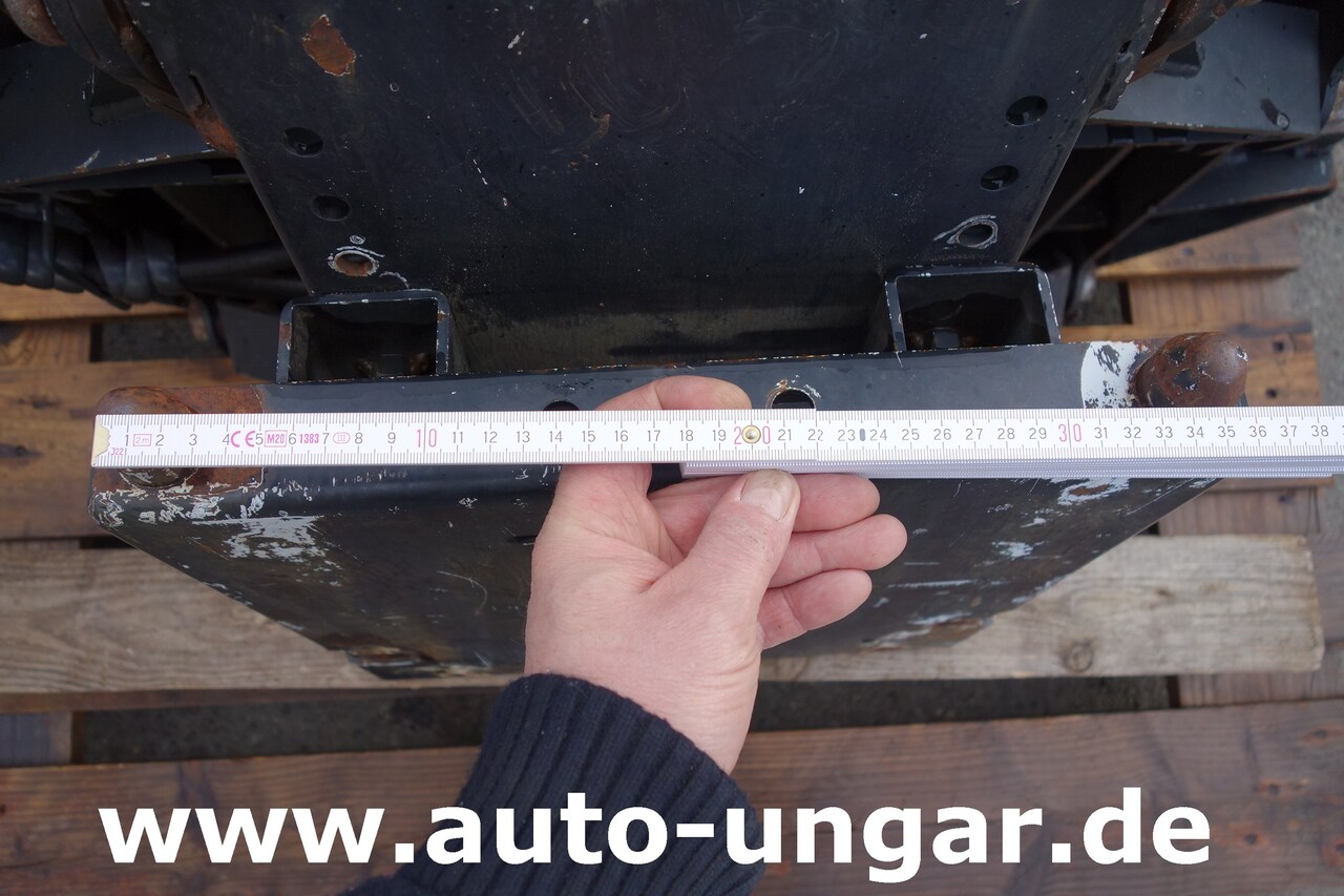 Municipal tractor Unimog Multicar Frontanbau Adapterplatte Frontkraftheber Unimog-Multicar: picture 13