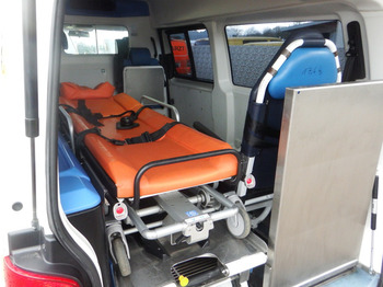 Ambulance VW T5 Transporter 2.5 TDI Rettungswagen - LIEGE KLI: picture 1