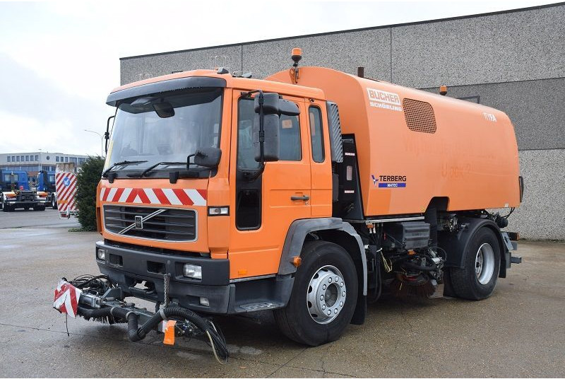 Road sweeper Volvo FL 618 4X2: picture 3