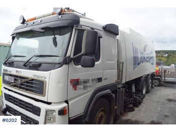 Road sweeper Volvo FM12: picture 1