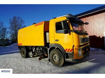 Road sweeper Volvo FM9: picture 1