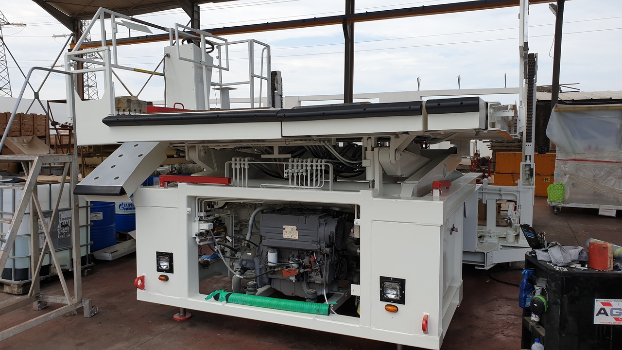 Aircraft cargo loader loader Lower Deck Trepel 70 Wide: picture 2