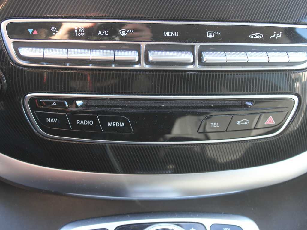 Car Mercedes-Benz V 220d, 7 SEATS, CAMERA