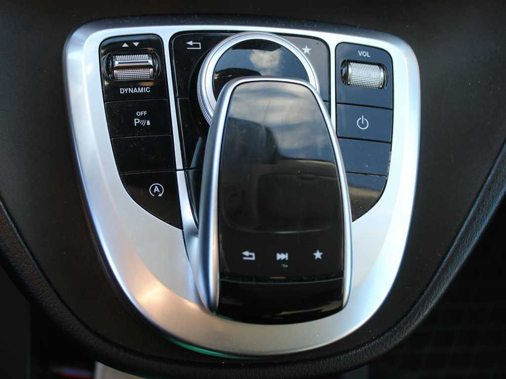 Car Mercedes-Benz V 220d, 7 SEATS, CAMERA