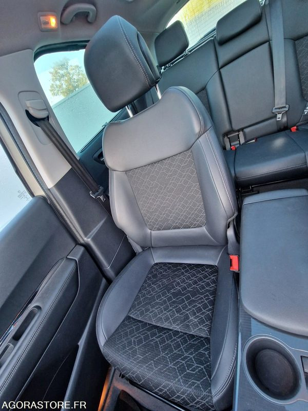 Car PEUGEOT 3008