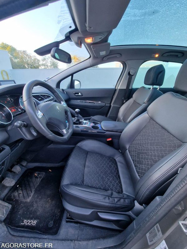 Car PEUGEOT 3008