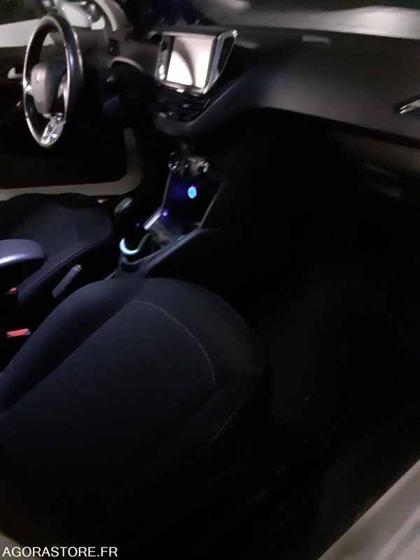 Car Peugeot 208 - 2016 - 181646kms