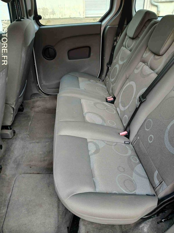 Car RENAULT KANGOO