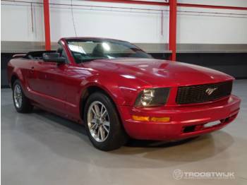 Car Ford Mustang Convertible 4.0L V6: picture 1