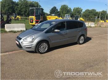 Car Ford S-MAX: picture 1