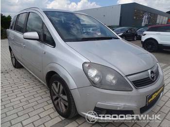 Car Opel Zafira: picture 1