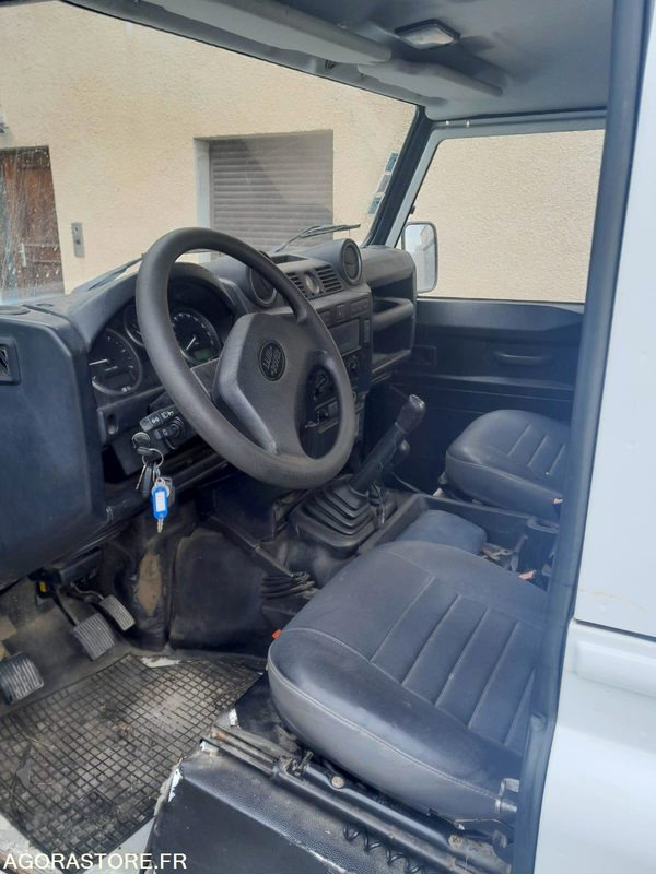 SUV LAND ROVER DEFENDER 110 - 2012 - 81370KM
