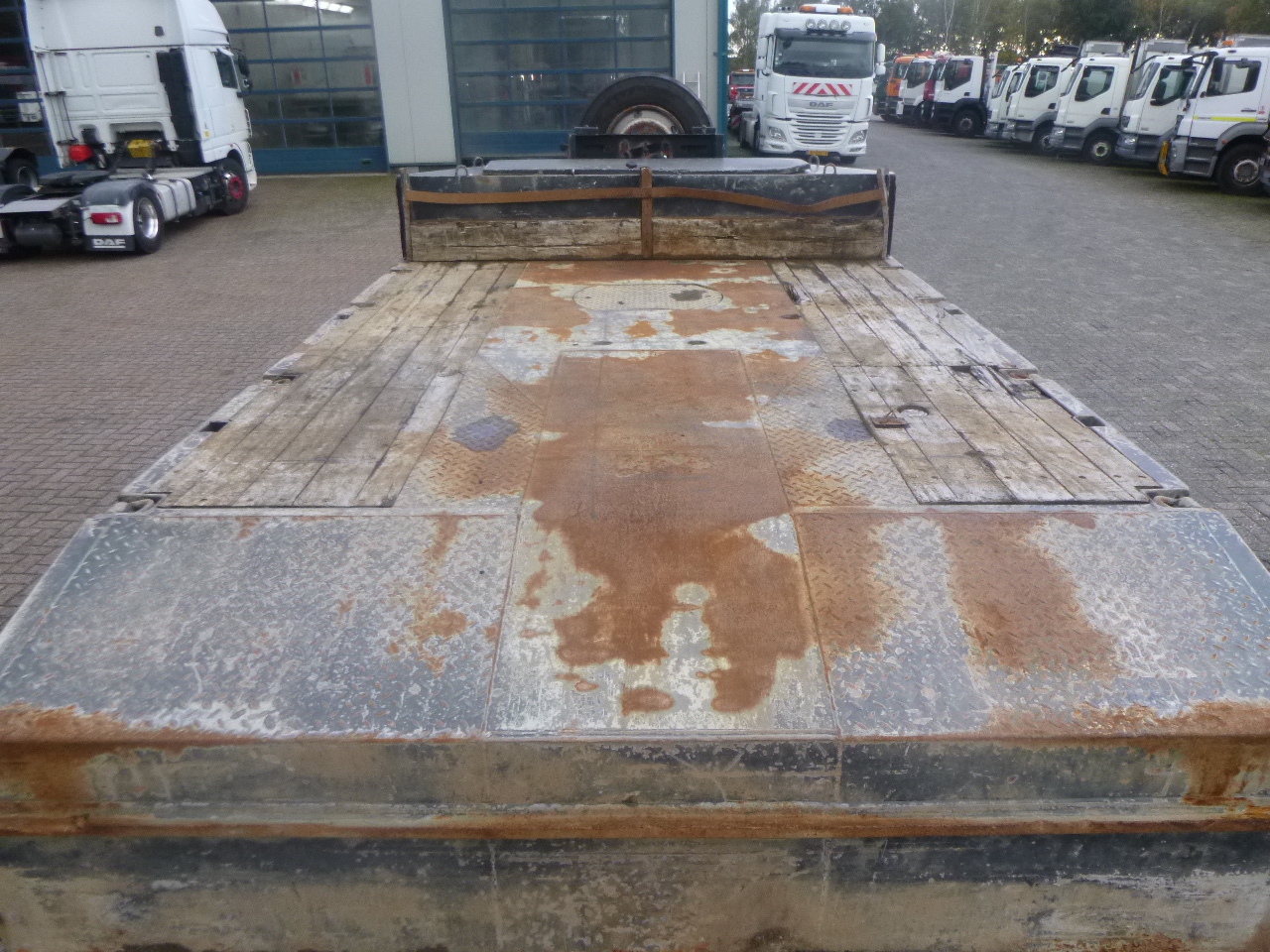 Low loader semi-trailer Broshuis 4-axle semi-lowbed trailer 71t + ramps + extendable: picture 16