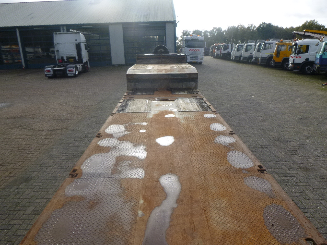Low loader semi-trailer Broshuis 4-axle semi-lowbed trailer 71t + ramps + extendable: picture 13