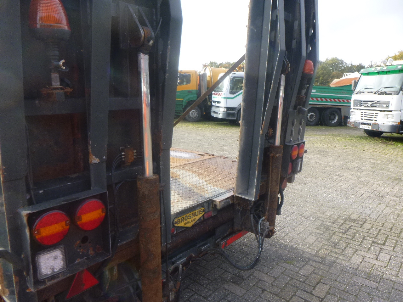 Low loader semi-trailer Broshuis 4-axle semi-lowbed trailer 71t + ramps + extendable: picture 7
