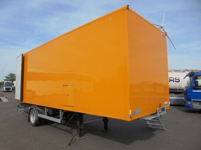 New Closed box semi-trailer Bunk BE-COMBI: picture 3