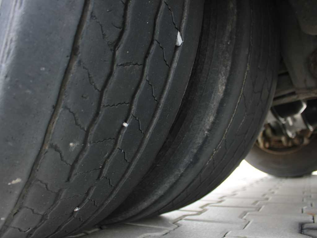 Closed box semi-trailer HFR SX20, AXLES 10t, EXPANDABLE