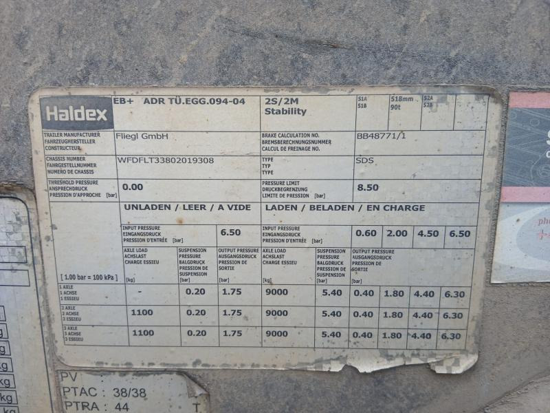 Container transporter/ Swap body semi-trailer Fliegl