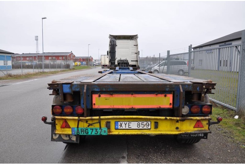 Container transporter/ Swap body semi-trailer SCHWERINER Containertrailer CS 40 G