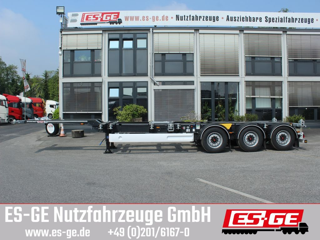 Container transporter/ Swap body semi-trailer Wielton 3-Achs-Containerchassis - multifunktional