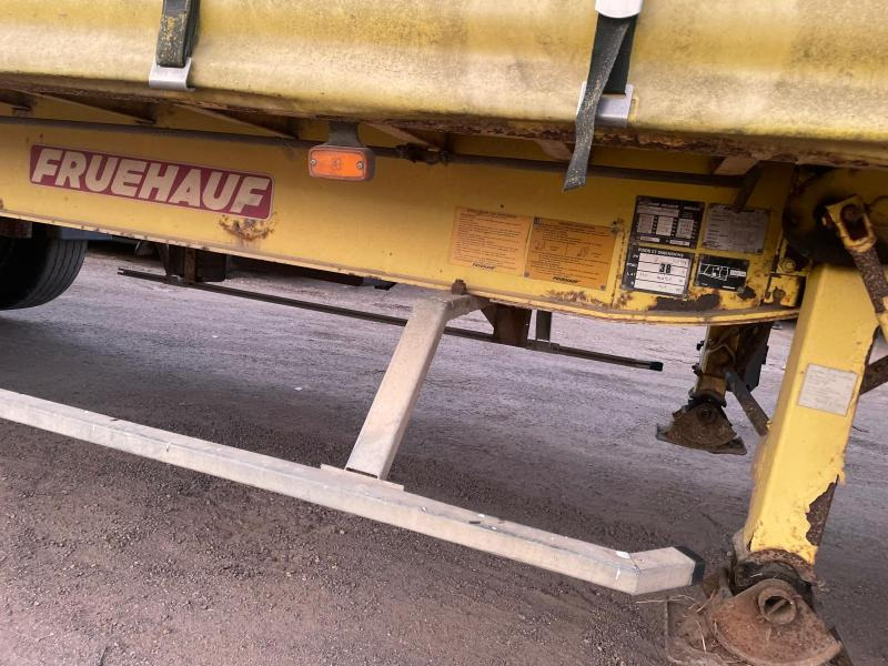 Curtainsider semi-trailer Fruehauf