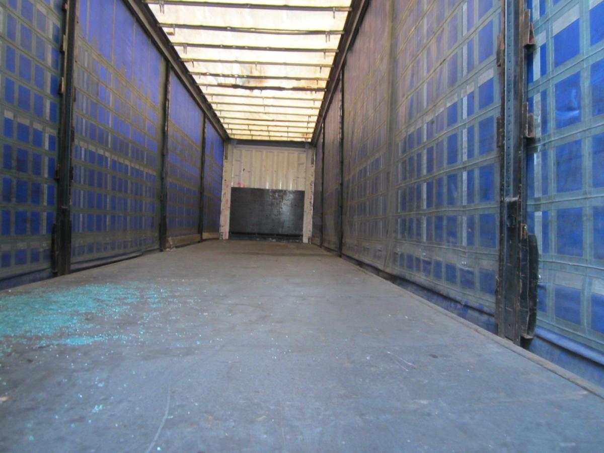 Curtainsider semi-trailer Krone