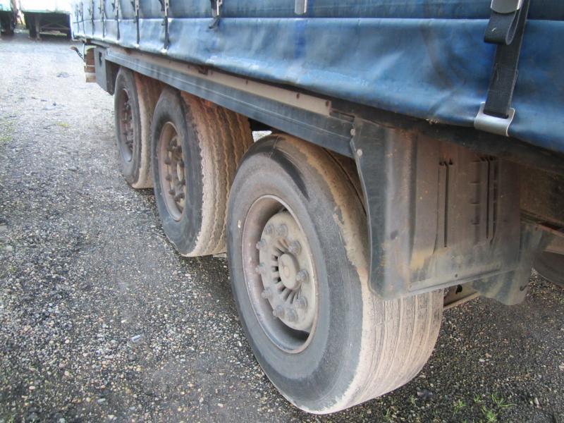 Curtainsider semi-trailer Krone