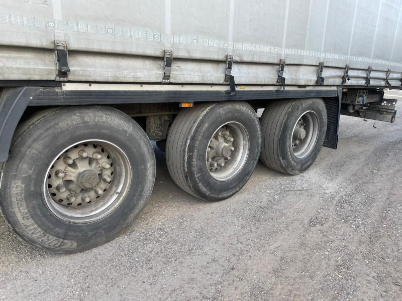 Curtainsider semi-trailer Krone