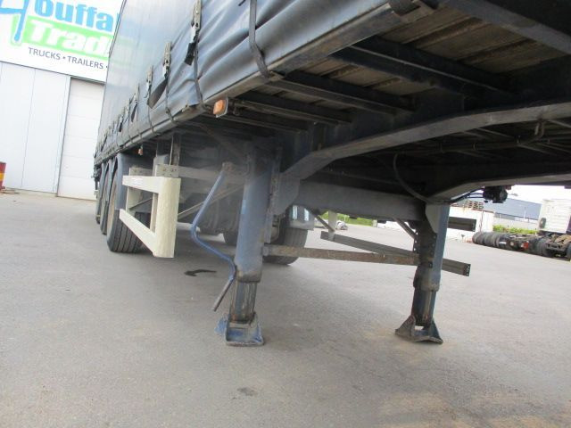 Curtainsider semi-trailer Renders steering axles
