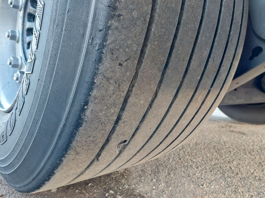 Curtainsider semi-trailer Šich Trailer Sina NV20SP Mega