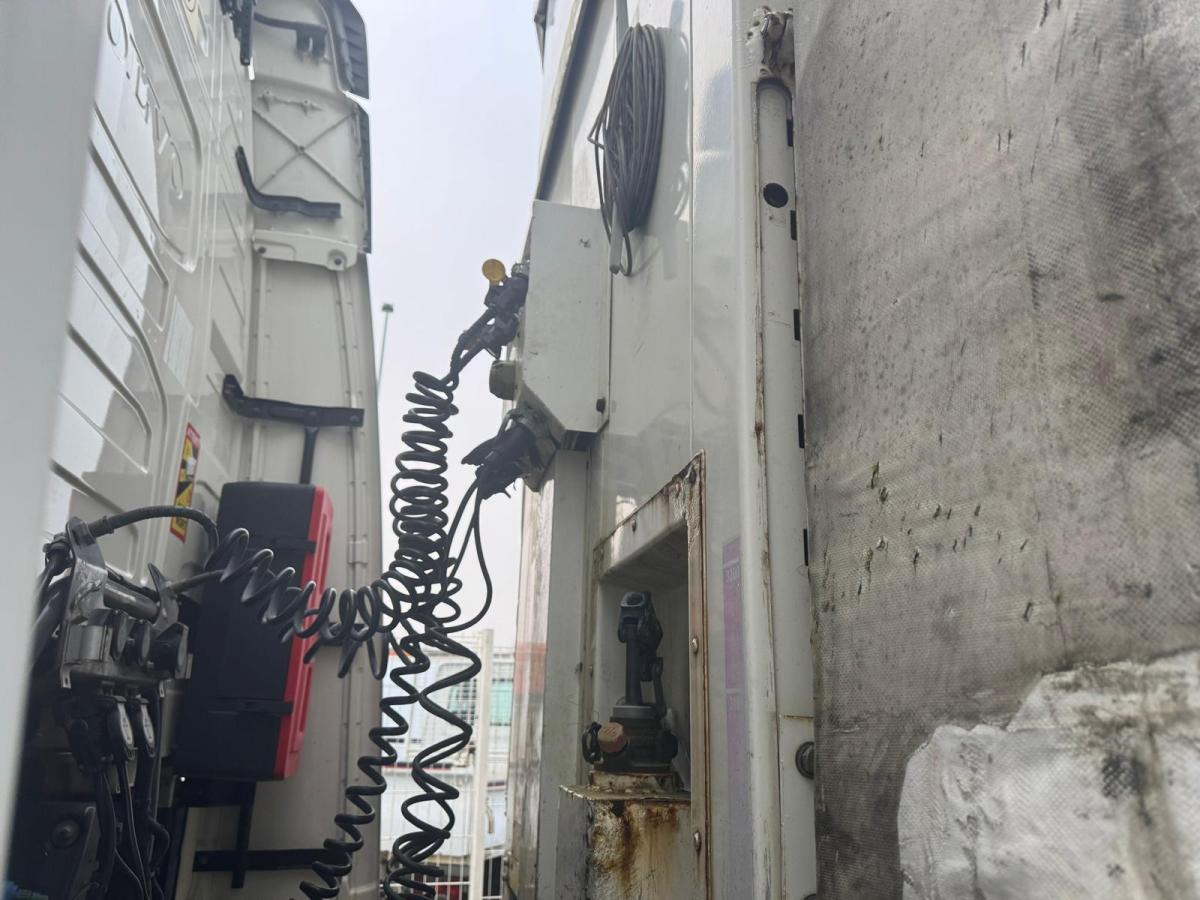 Curtainsider semi-trailer Trailor