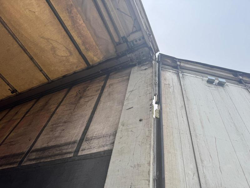 Curtainsider semi-trailer Trailor