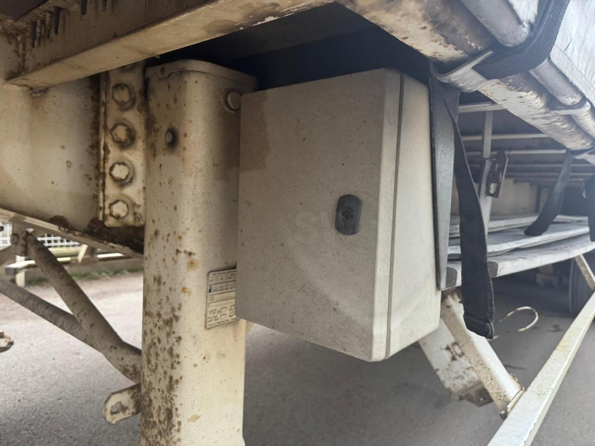 Curtainsider semi-trailer Trailor