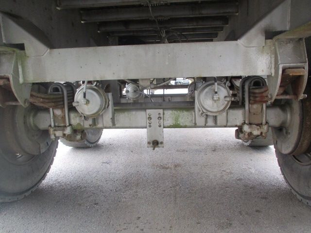 Dropside/ Flatbed semi-trailer Fruehauf platform - drum brakes/freins tambour